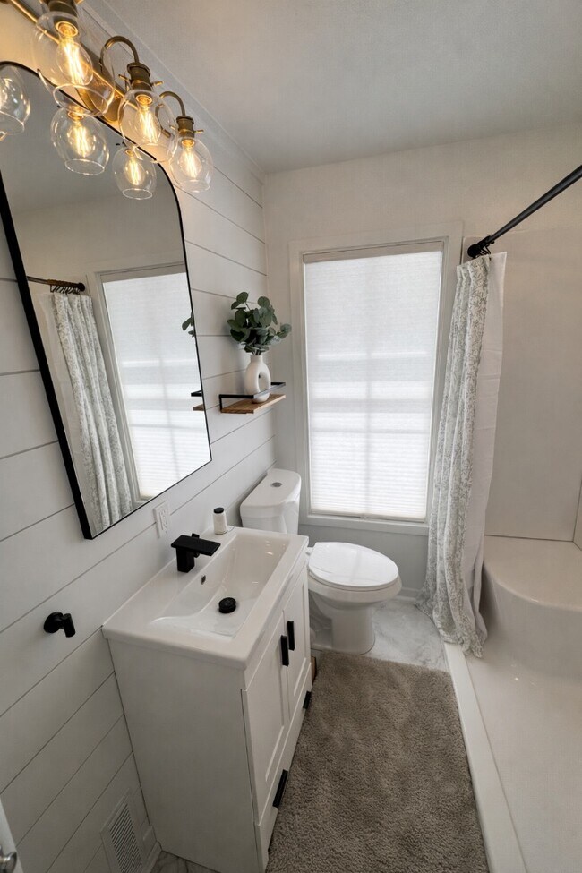 Building Photo - 1333 Rhode Island St