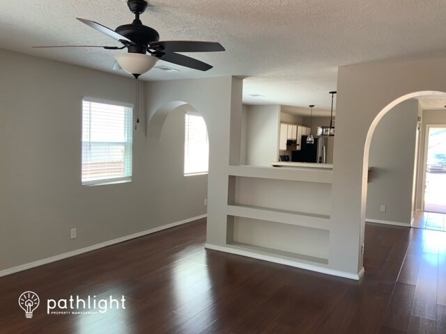 Building Photo - 601 Sedona Meadows Dr NE