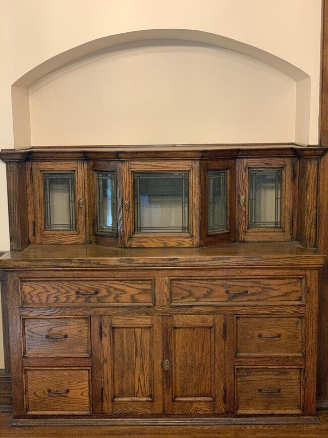 Foto del edificio - 2723-25-25A N Downer