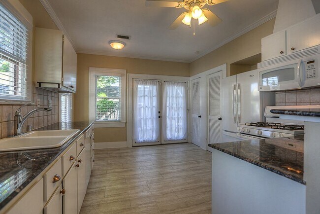 Foto del edificio - 1119 Jerome St