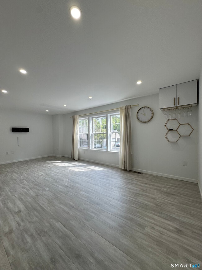 Foto del edificio - 136 W Cedar St