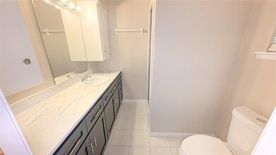 Building Photo - 3727 Woodvalley Dr