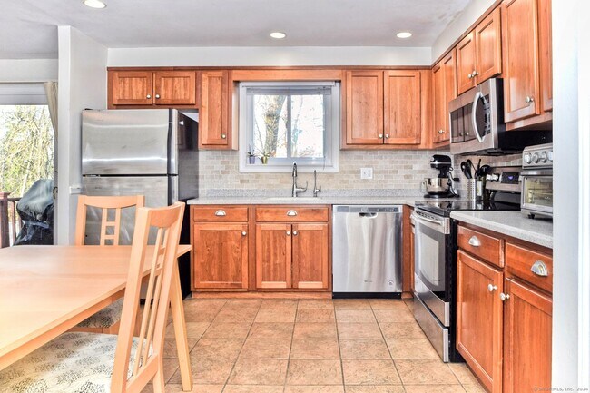 Building Photo - 50 Duke Dr