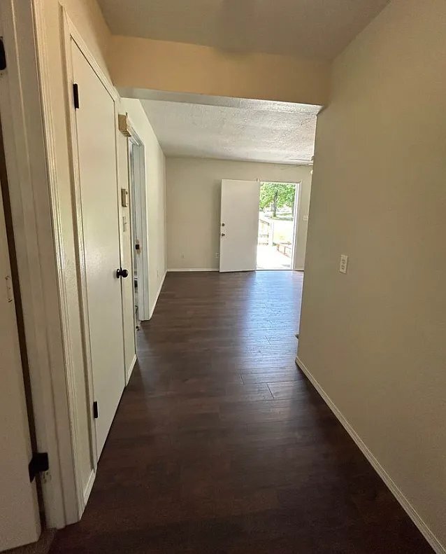 Building Photo - 1409 N Clay Ave