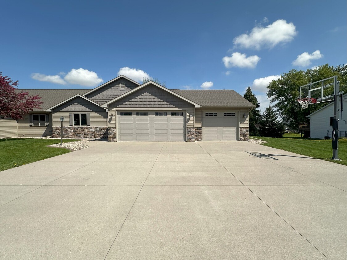 Primary Photo - W6936 Maple Terrace Rd