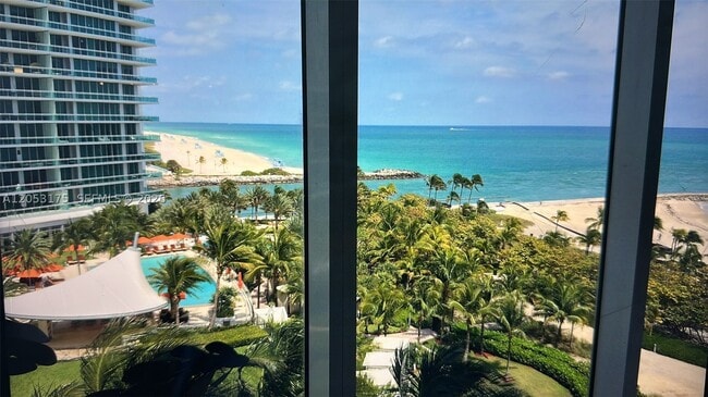 Building Photo - 10275 Collins Ave