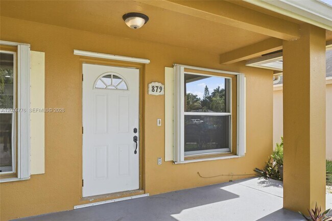 Foto del edificio - 879 SW 10th St