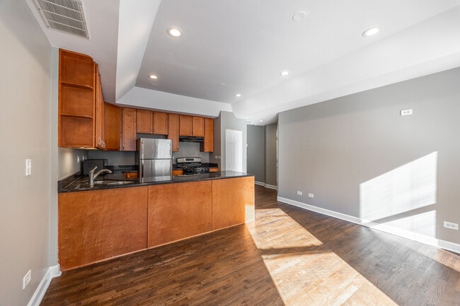 Building Photo - 4008 S Calumet Ave