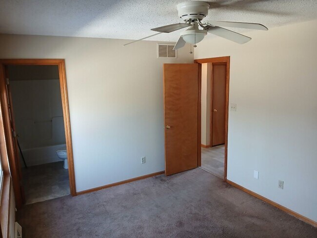 Foto del edificio - 3 bdrm, 2.5 bath, 2 car garage House For Rent