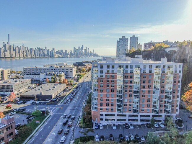 Foto del edificio - 7606 River Rd