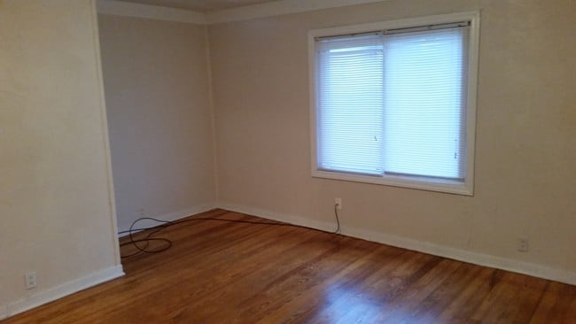 Building Photo - 253 Church St