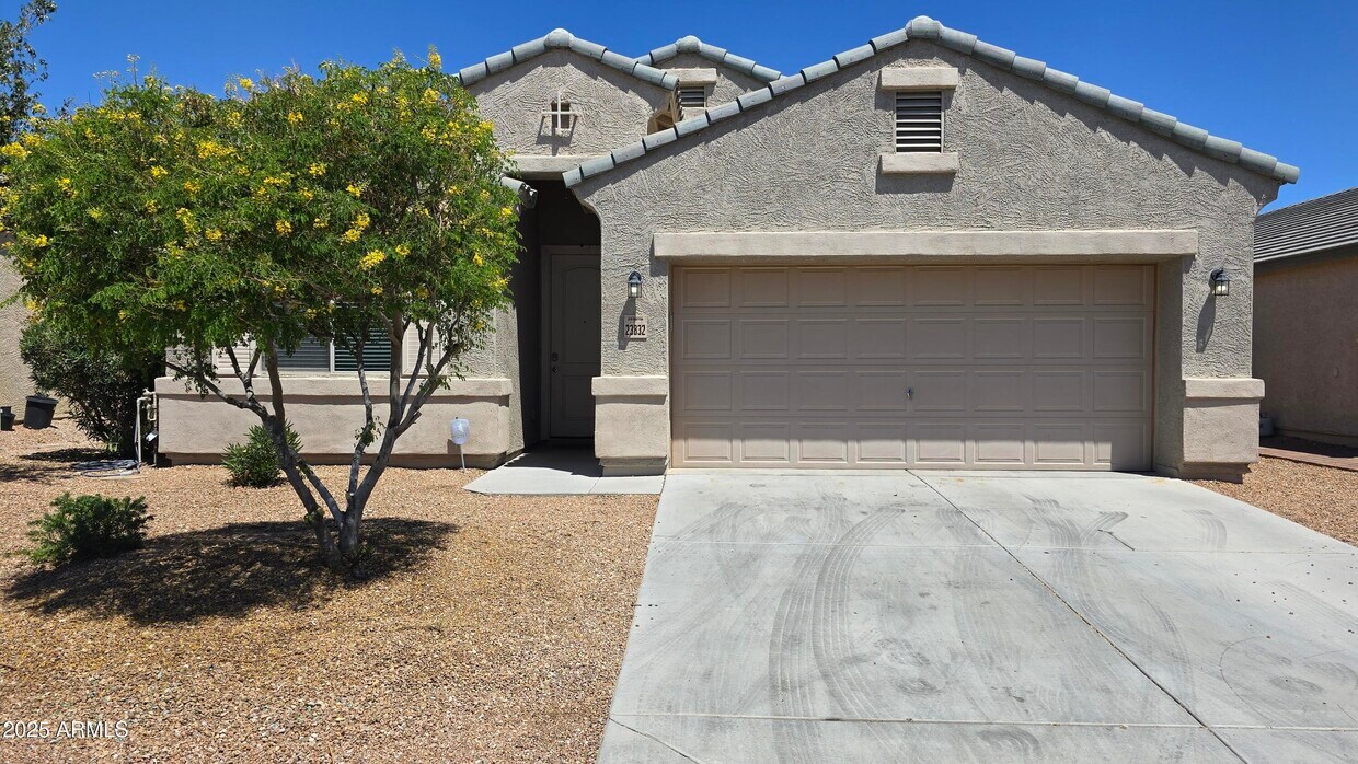 Foto principal - 23832 W Magnolia Dr