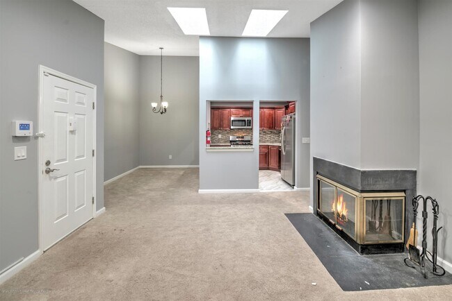 Building Photo - 442 Danbury Ln