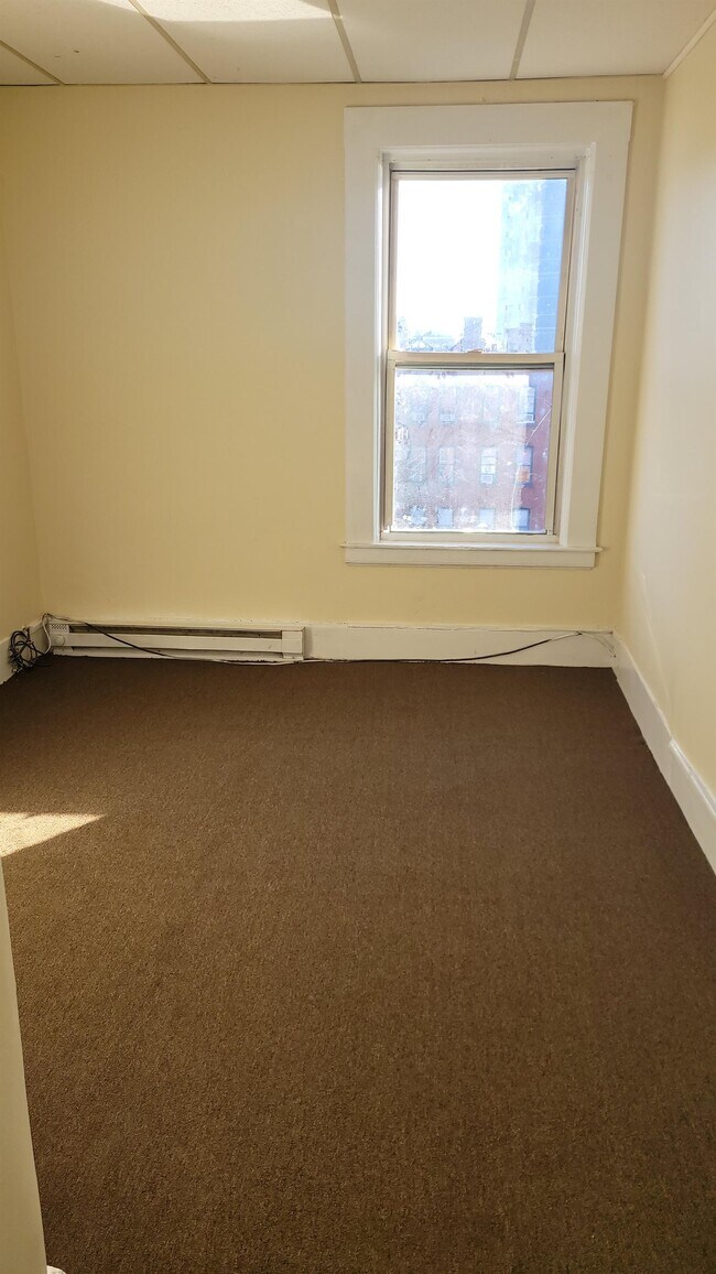 Building Photo - 63 Austin St