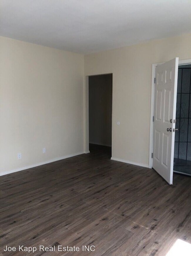 Building Photo - 2403-2407 Peacock Ave