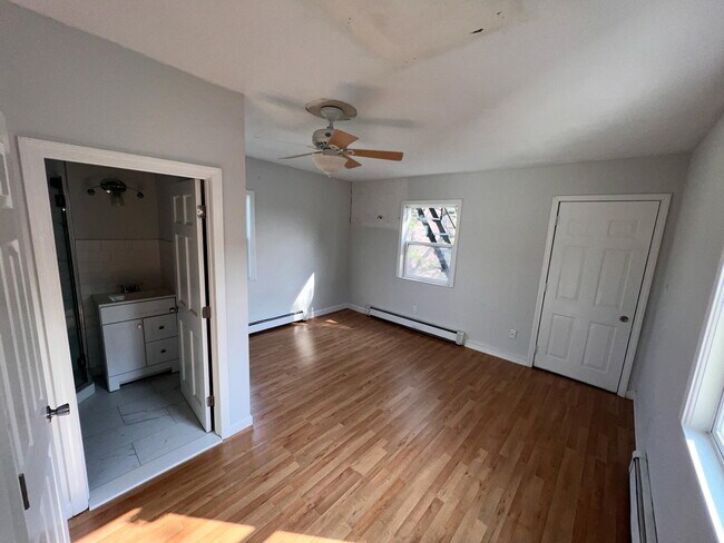 Building Photo - 33 Forest St