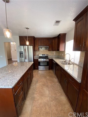 Building Photo - 1560 Island