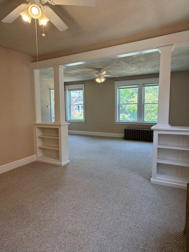 Foto del edificio - 1324 McCausland Ave