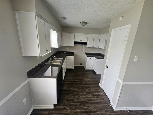 Building Photo - PREMIUM RENTAL! 3BR/2BA | Stone Fireplace & Hardwoods | Fenced Yard!