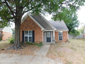 Building Photo - 5539 Bradley Dr