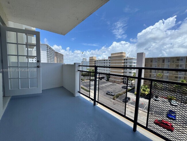 Foto del edificio - 401 Golden Isles Dr