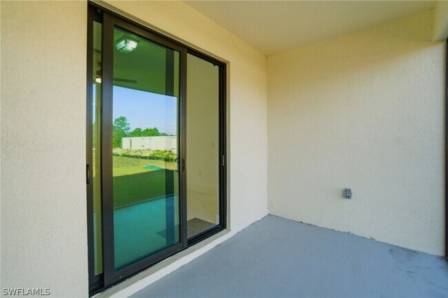 Foto del edificio - 2404-2406 Mae Ave S