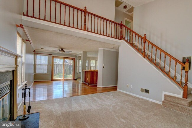 Foto del edificio - 13920 Lord Fairfax Pl