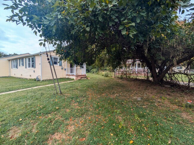 Building Photo - 1203 Schumacher Dr