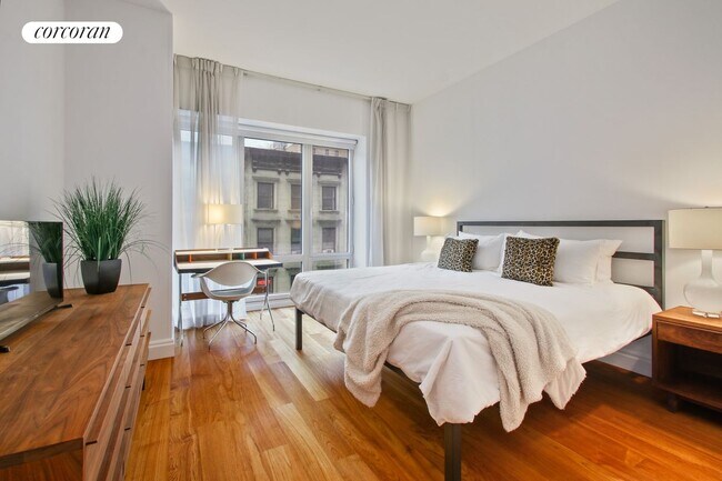 Foto del edificio - 33 W 56th St