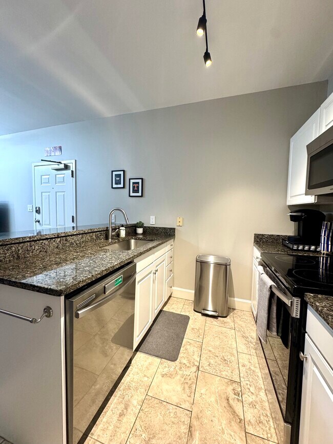 Kitchen - 1700 Clinch Ave