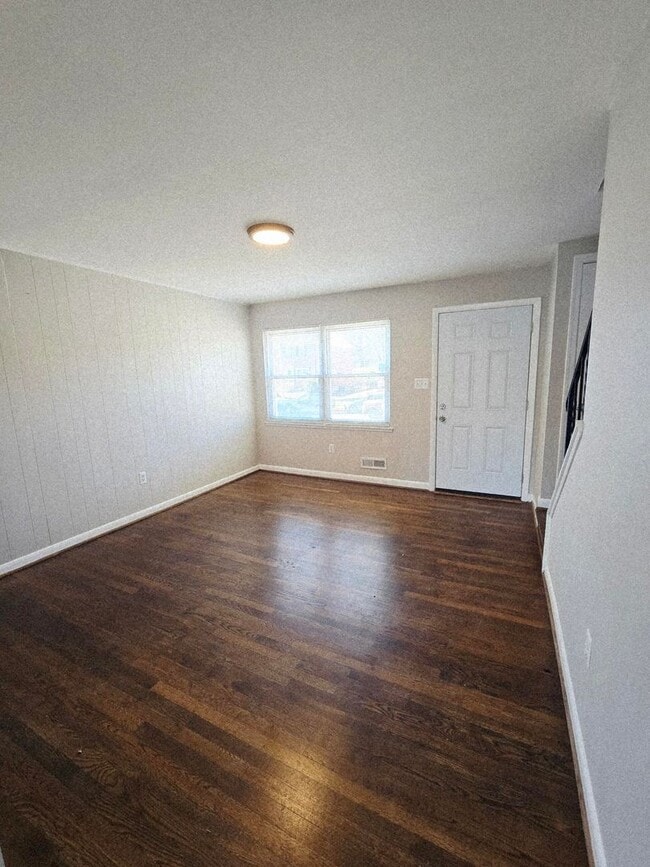 Building Photo - Newly Renovated 2-Bedroom, 1-Bathroom Home in Beechfield