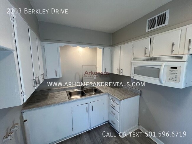 Foto del edificio - 2203 N Berkley Dr