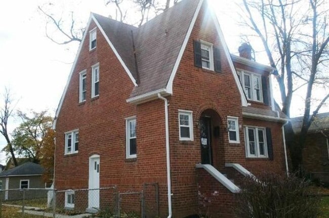 Foto del edificio - Lovely 4 BR/2.5 BA Single-Family Home in D...