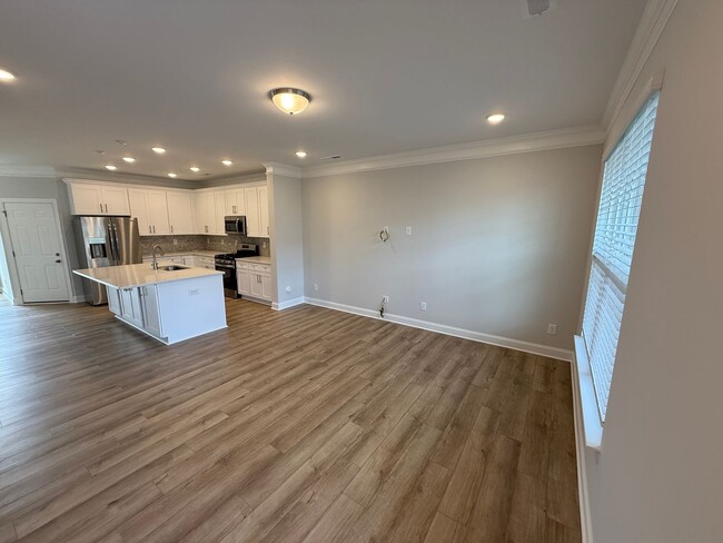 Foto del edificio - Brand New Townhome in Hickory Ridge School...