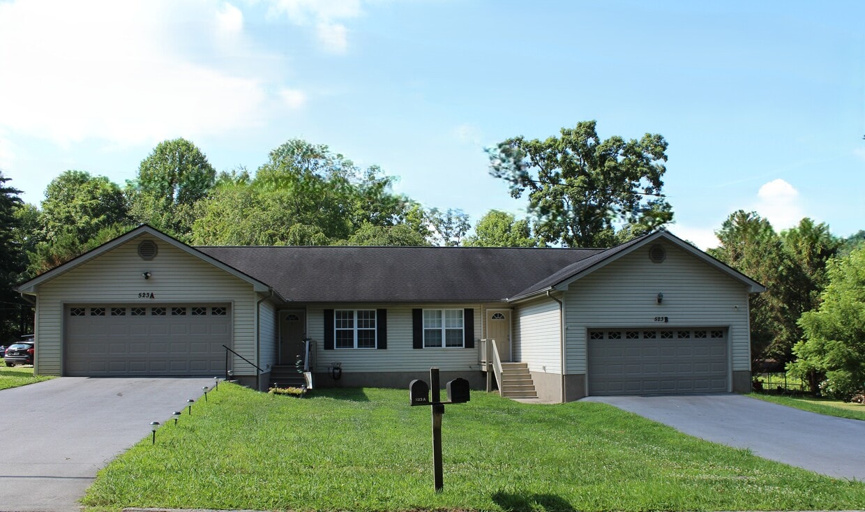 Right Side Unit B - 523 Stoney Mountain Rd