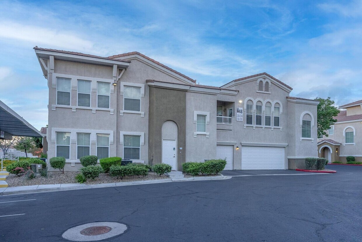 Foto principal - 10001 Peace Way