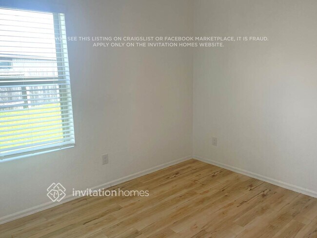 Foto del edificio - 405 Maple Bnd Ln