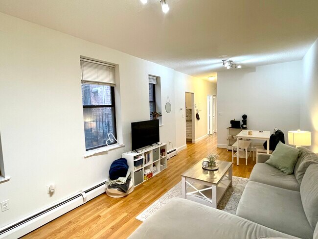 Foto del edificio - 213 E Berkeley St