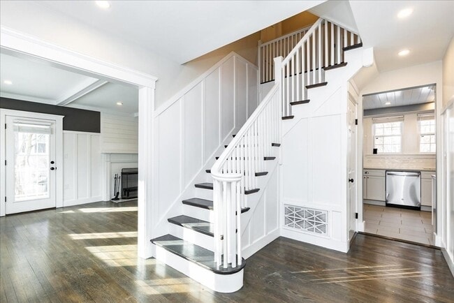 Foto del edificio - 37 Wolcott Rd