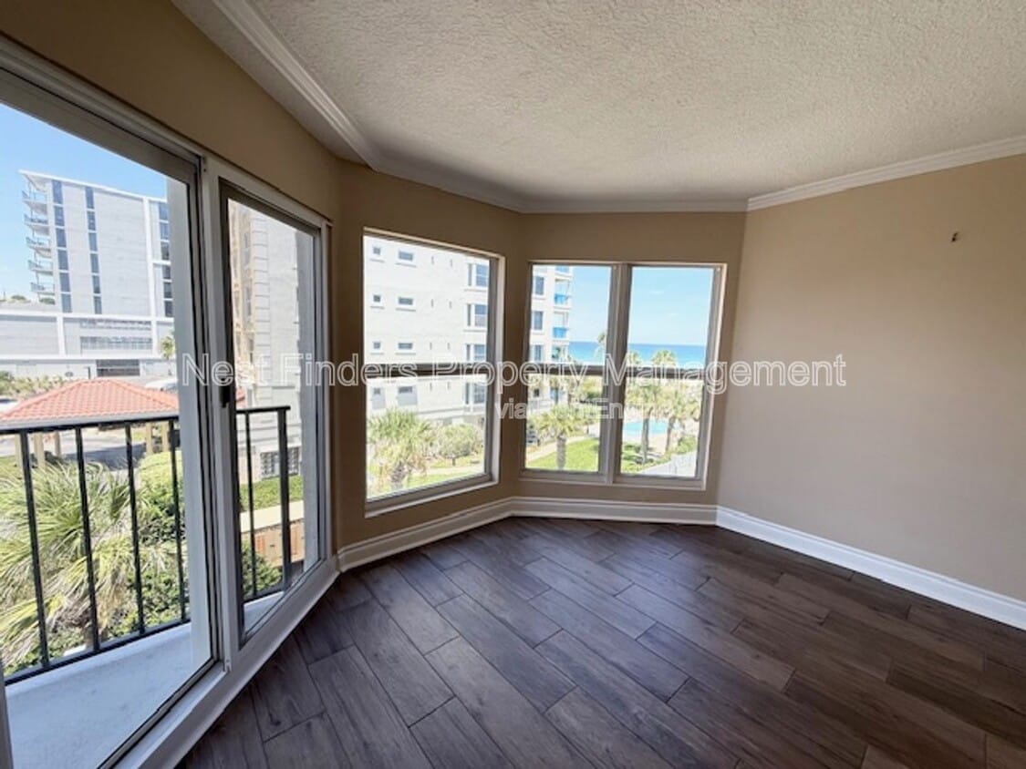 Foto principal - 1551 1st St S