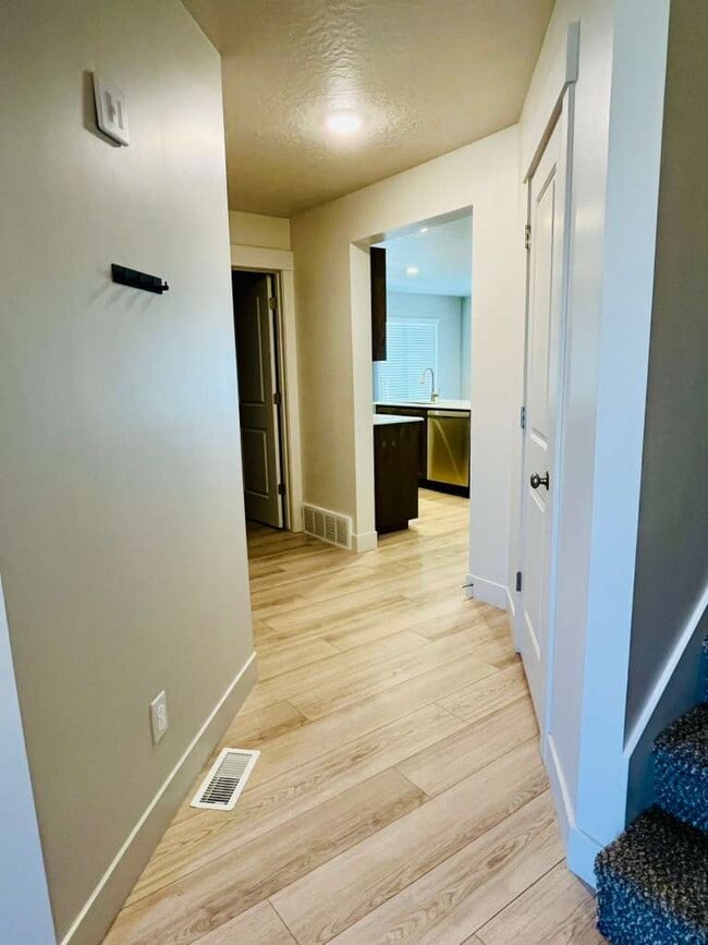 Building Photo - 3923 S White Ash Dr