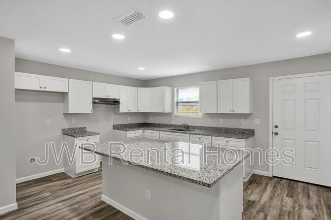 Building Photo - 2134 Clemente Dr