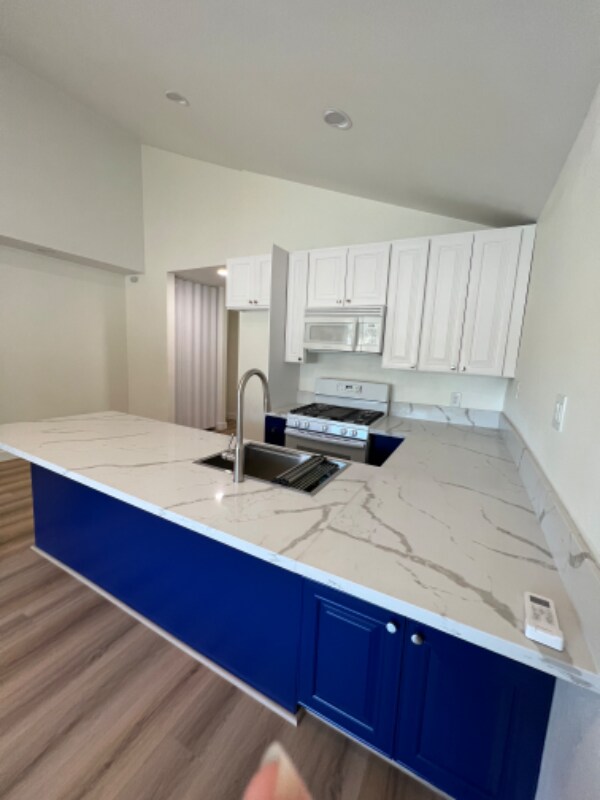 Foto del edificio - 249 E Graham Ave