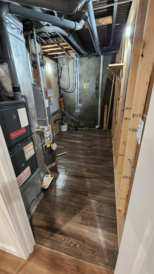 Building Photo - 14775 Robins Dr