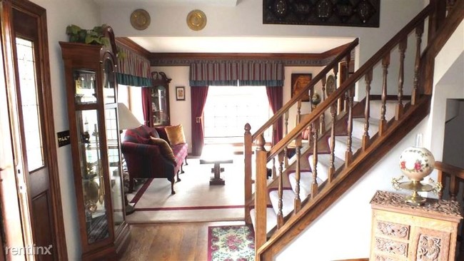 Building Photo - 4 br, 3.5 bath House - 495 N Waterville Rd