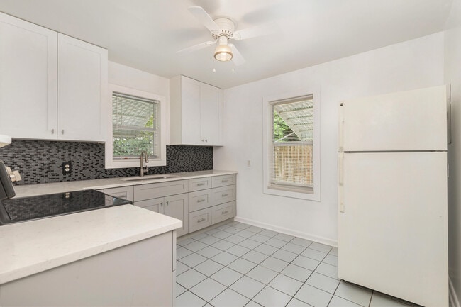 Building Photo - 429 49th St