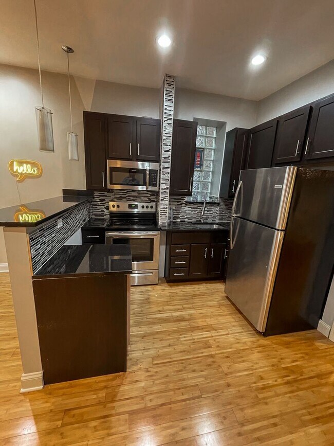 Foto del edificio - 2152 W Division St
