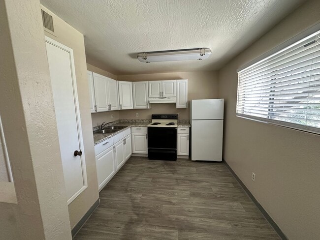 Building Photo - 750 Plumas St