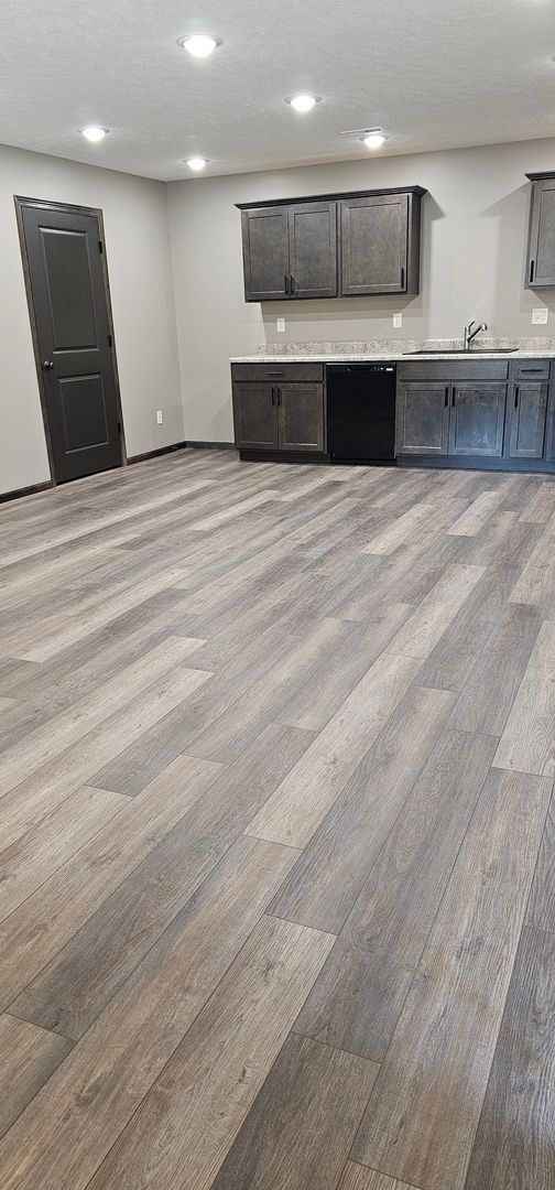 Building Photo - 2-bedroom, 1 bathroom apartment with 1 car detached garage