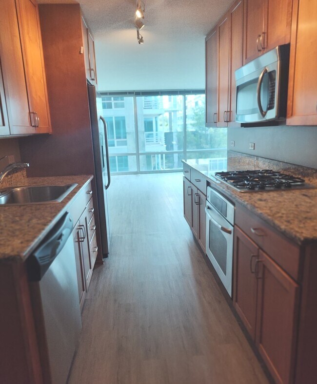 Foto del edificio - 9725 Woods Dr